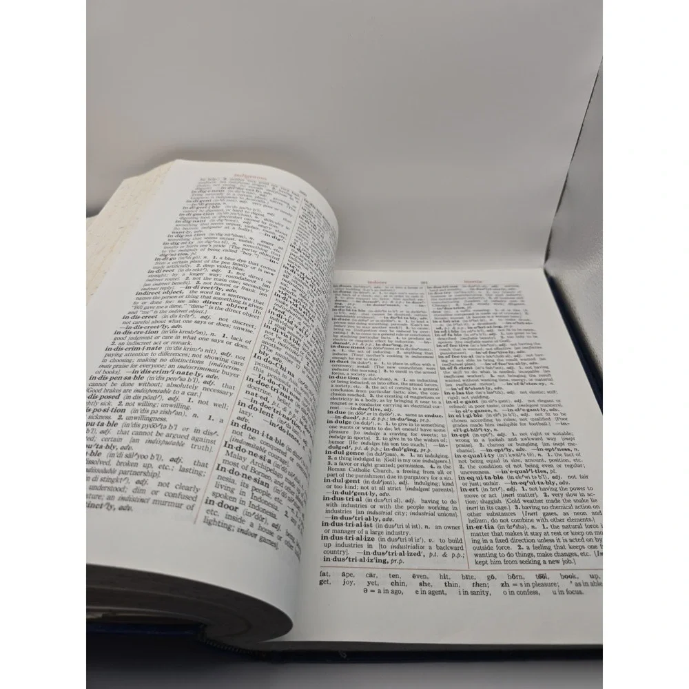 Vtg Websters New World Dictionary  With Student Handbook 1973